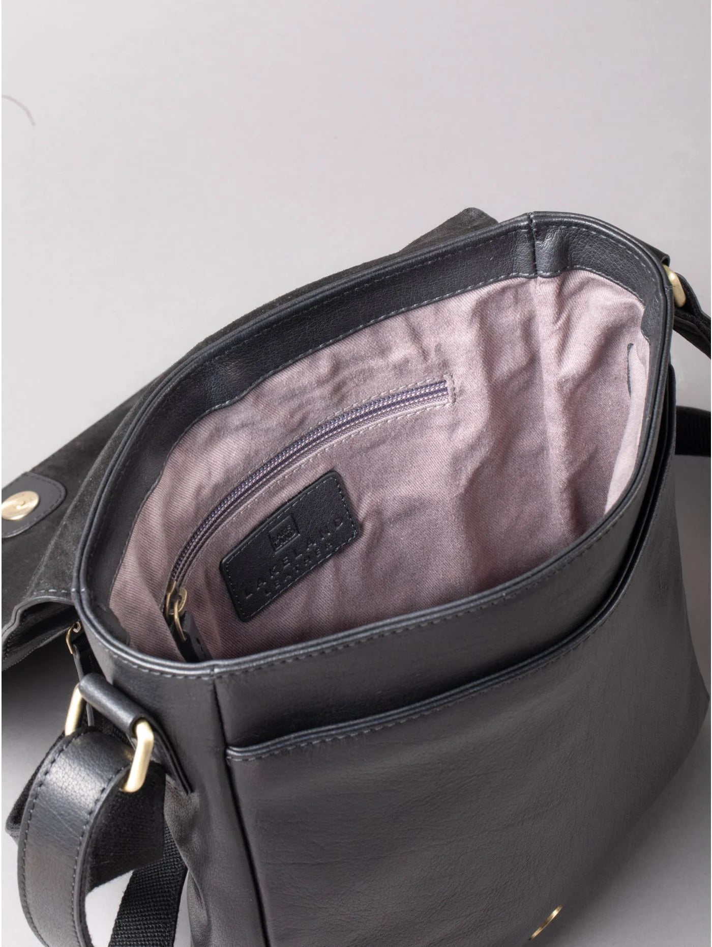 Keswick Medium Leather Messenger Bag
